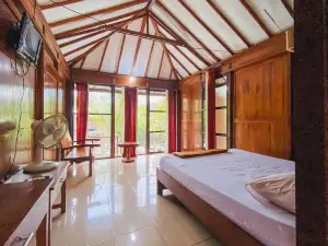 Hotel Dan Gazebo Syariah Pinggir Kali Prigen RedPartner
