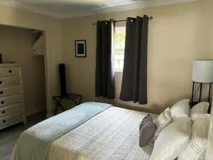 By the Beach - Unit BBeautiful Beachside Retreat