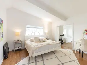 Spacious Family Home central to Squamish