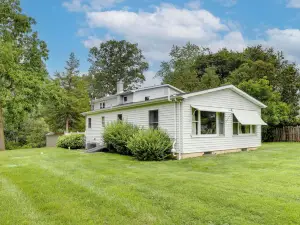 Pennington Home w/ Deck ~ 9 Mi to Princeton!