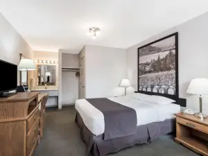 Super 8 by Wyndham Kelowna BC