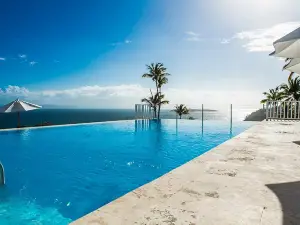 Perfect Paradise: Private Beach & Infinity Pool