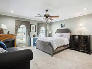 Charming 2-bed/2.5-bath House in delightful Stone Mountain with Private Yard