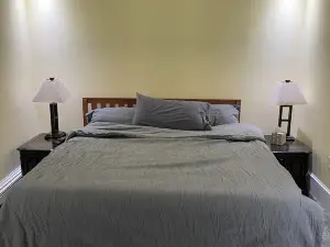 3-bedroom house in tranquil Harvey with WiFi, AC. Relax and unwind