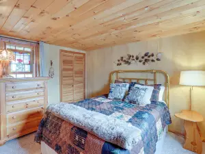 Murphy Cabin w/ Views < 1 Mi to Hiwassee Lake!