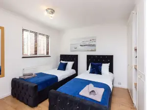 Modern and Spacious 3 Bedroom Home in Peterborough
