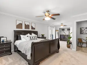 Off the grid 2-bedroom home with garden room