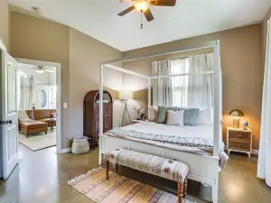 Cozy Alpine Cottage Near Casinos and Trails!