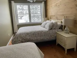 Adventurebrook, Bike, Ski & Hike Out Your Front Door! 0.25 Miles to Lower Lift!