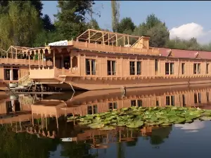 Palace Heights Houseboats