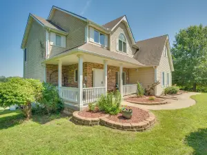 Sibley Home w/ Game Room & Expansive Yard!