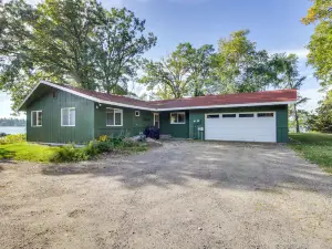 Lakefront Walker Home w/ Boat Dock & Lift!