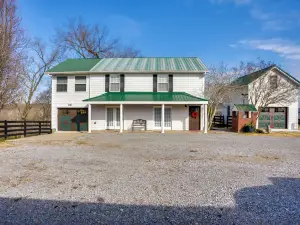 Cumberland Cottage - 2 Blocks to Downtown Dover!