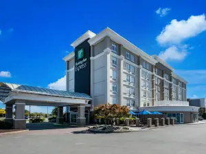 Holiday Inn Express HAMPTON - COLISEUM CENTRAL by IHG