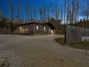 Shady Oaks Cabin 4 in Red River Gorge• Pet Friendly• Hi Speed Internet 🛜