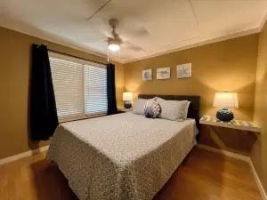 Summer Escape Pool+Hot Tub+Games Home in Keystone Heights, Pet friendly