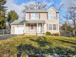 Luxury 4 bed King Suite! Mins to Towson!