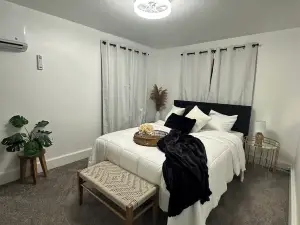 Tyrone Haven Entire 2 Bedroom House near Delgrosso Park