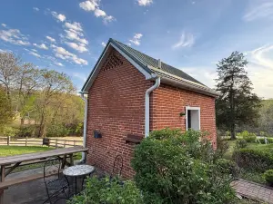 Hermann Crown Suites