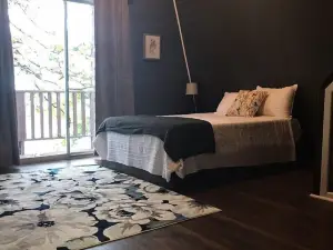 Cabin 2- Overlooks Yarborough Landing and Millwood Lake