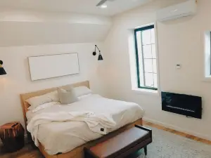 Golf Simulator and King Size APT - Downtown Sidney Ohio