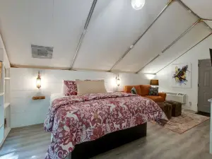Amazing Tented Cabin with Hot-tub in Scottsboro, Alabama