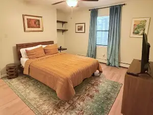 Walk to Lane Stadium ~ Charming 2-bedroom house in Blacksburg