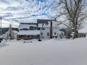 Green Mountain Views! Lowell Getaway Near Skiing