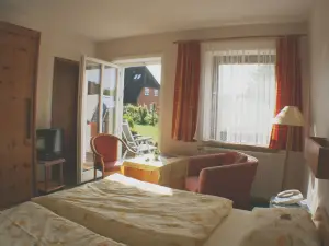 โรงแรมการ์นี ซัวร์โพสต์