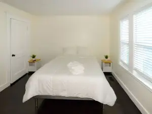 Modern Three Bedroom Condo - Near Boston