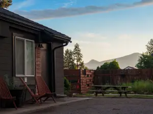 The Stranger Lodge - Pet Friendly