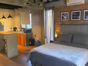 유리테스 인더스트리얼 아파트먼트