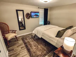 Charming 1 bedroom 1 bath apartment with AC and WiFi