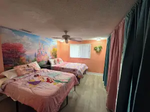 4-bedroom Villa in Welcoming Orlando with AC & WiFi. Enjoy your stay