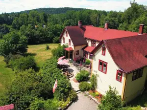 Dominion Hill Country Inn