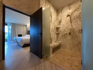 HOTEL MONTES SUITES