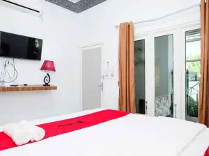 RedDoorz Syariah Near Stasiun Wates