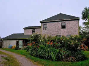 Captain Jacob Lincoln 1790 Farmhouse with attached Barn