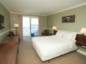 Belknap Point Inn