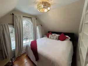 Charming 1-bedroom apartment in Old Town Warrenton, walkable to Main Street