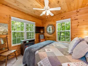 Secluded Cozy Wooden Cabin in Fort Payne, Alabama