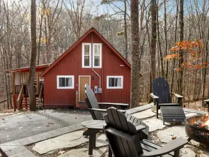 Cozy Cabin in the Heart of West Virginia, near Shenandoah National Park, with WiFi and a Fire Pit