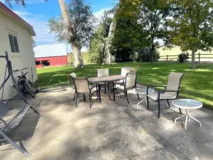 Haven on Working 200 Acre Farm.  Pet Friendly.  Wi fi and Central Air.