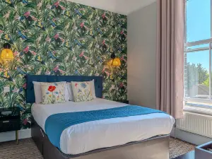 Sarah Hotel