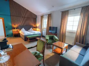 Akzent Hotel Berg's Alte Bauernschänke- Wellness Und Wein