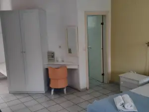 Dryades Hotel