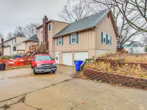 Shawnee Vacation Rental ~ 11 Mi to Kansas City!