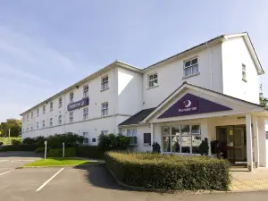 Premier Inn Cheltenham Central (West/A40) Hotel