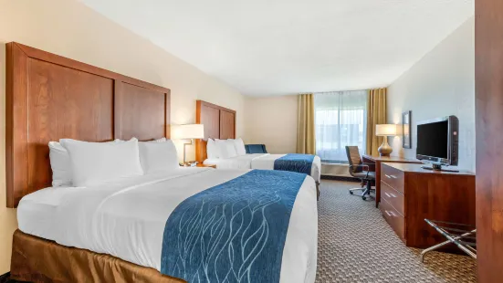 Comfort Inn & Suites Near Route 66 Award Winning Gold Hotel 2021