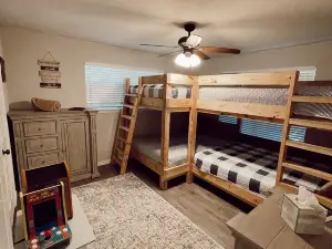 Lake Whitney Blue House Large Group Getaway Sleeps 20 (Lake access)